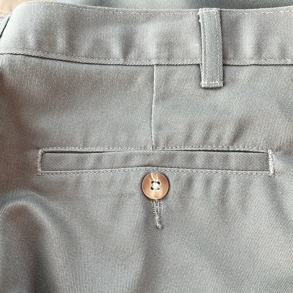 Van Heusen Wrinkle‎ Free Khakis Pleated Front Pant 40x27 - Picture 6 of 11